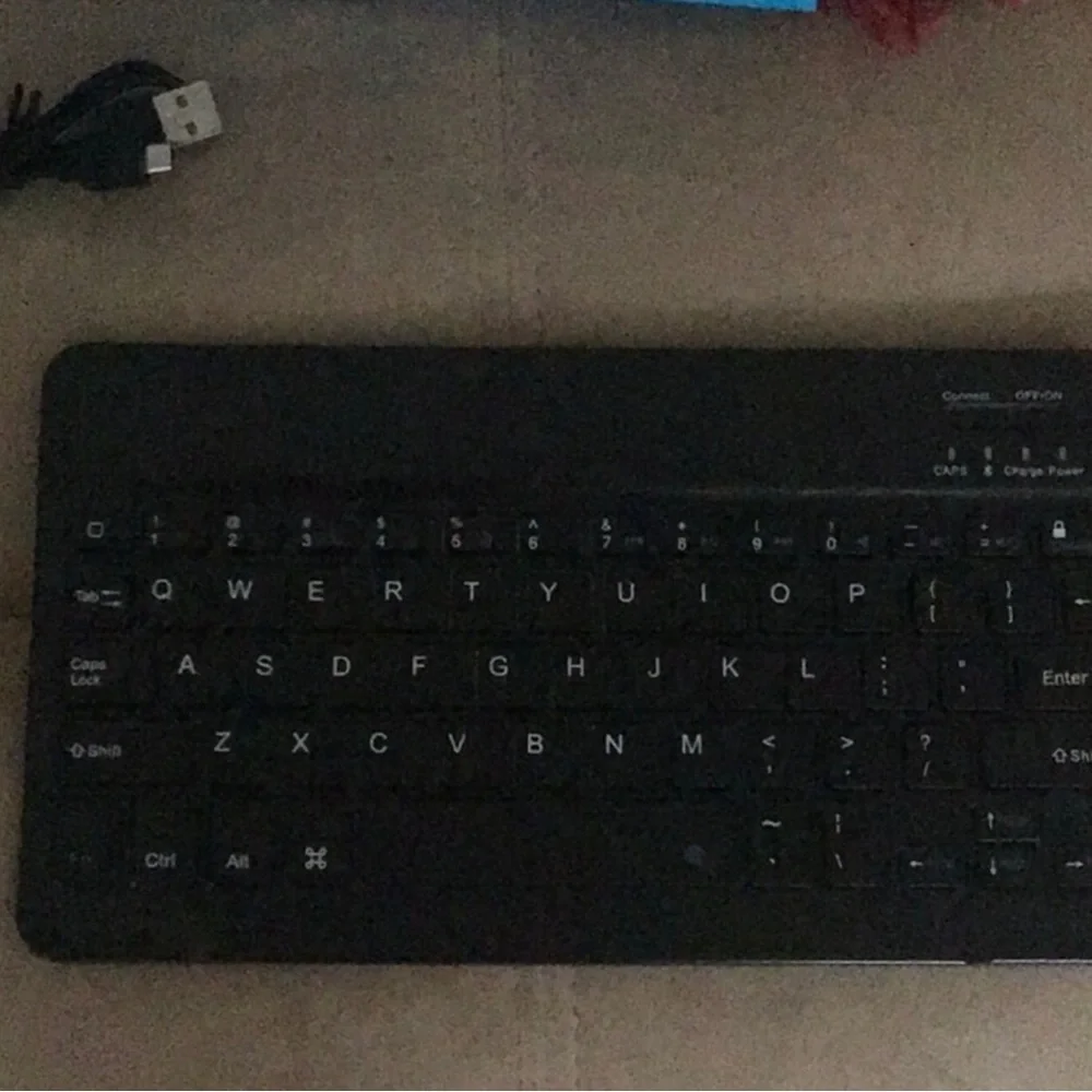 Ipad, tablet keyboard with charger